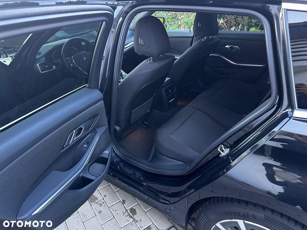BMW Seria 3 318d MHEV Sport Line - 39