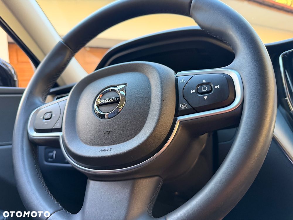 Volvo XC 60 B4 D AWD Geartronic Momentum Pro - 31