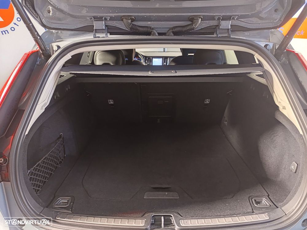 Volvo V60 2.0 B4 Momentum Plus Geartronic - 10