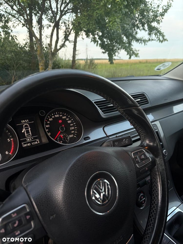 Volkswagen Passat 2.0 TDI Comfortline - 8