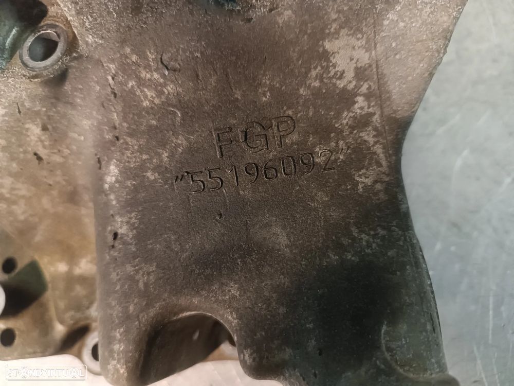 APOIO / SUPORTE DA BOMBA OPEL ASTRA  VECTRA 1.9CDTI 1.9JTD 55196092 - 3