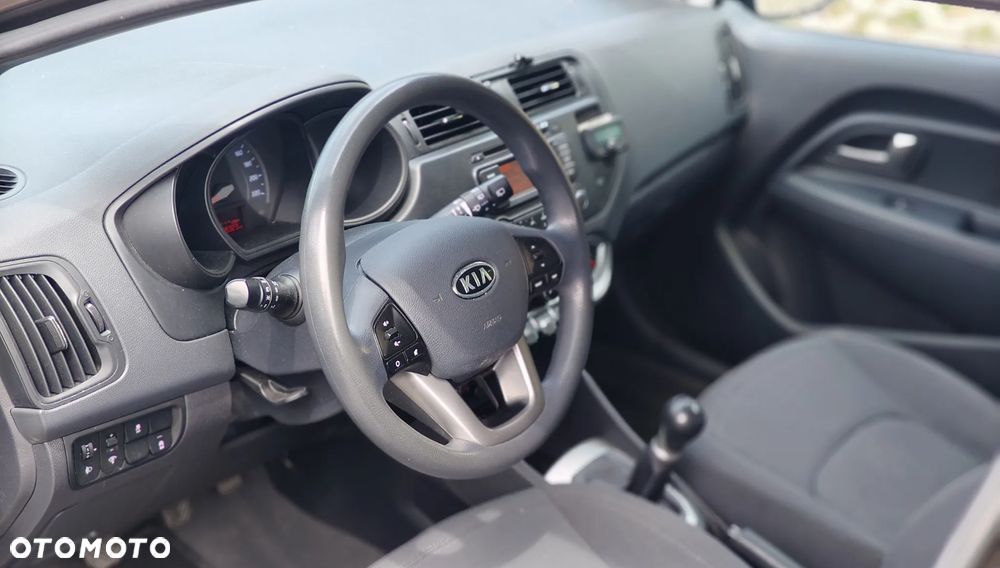 Kia Rio - 11