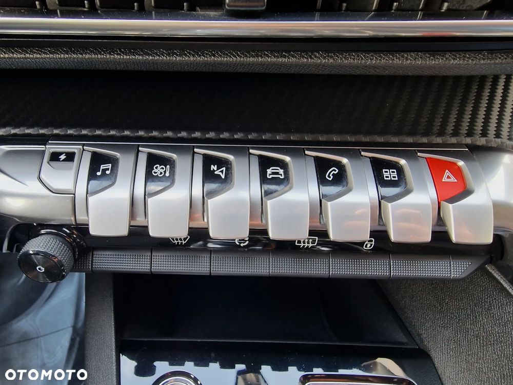 Peugeot 3008 225 e-EAT8 Allure Pack - 29