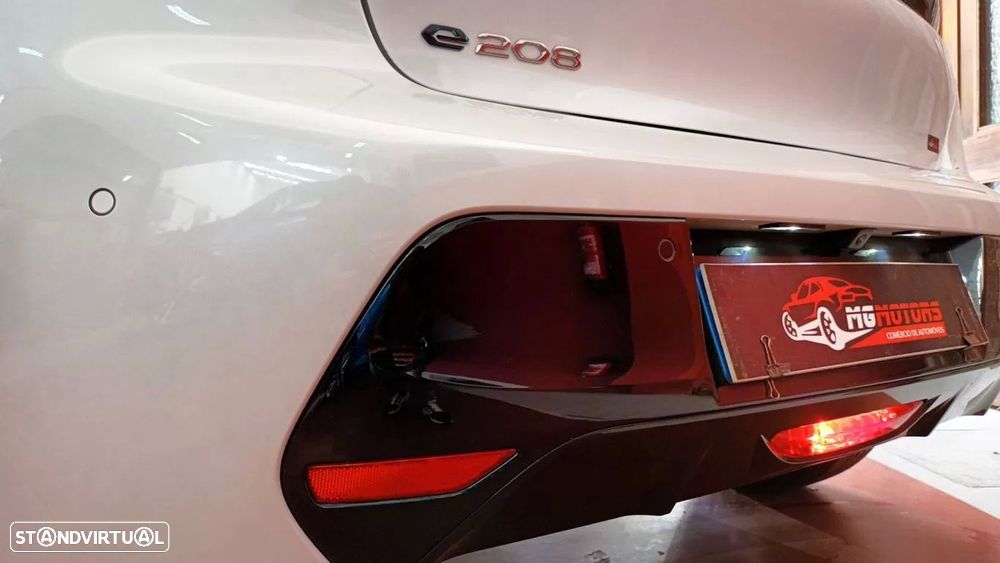 Peugeot e-208 - 12