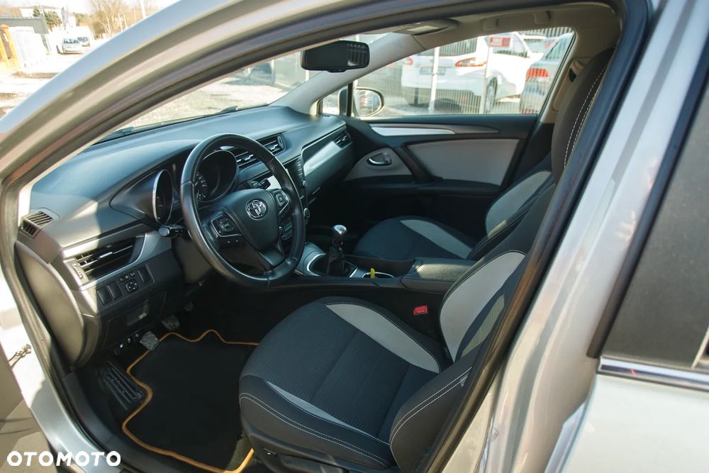 Toyota Avensis 1.8 Executive - 32