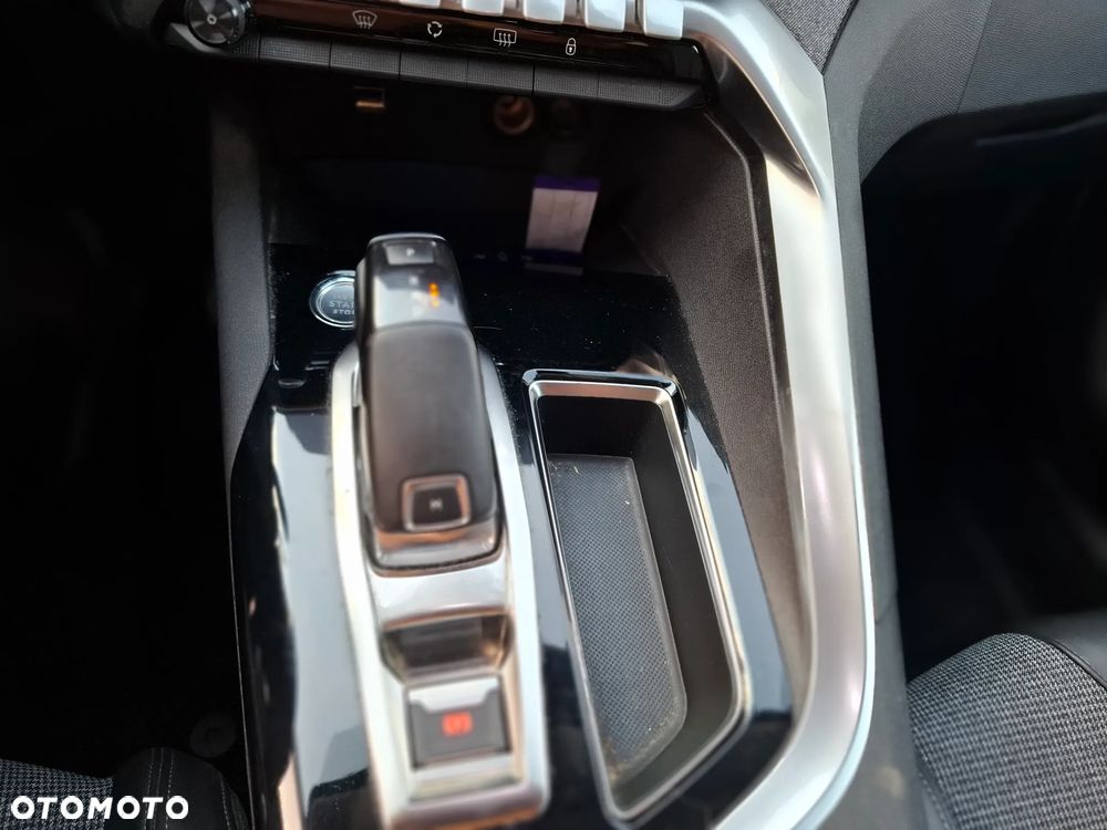 Peugeot 3008 PureTech 130 Stop & Start GPF Allure - 18