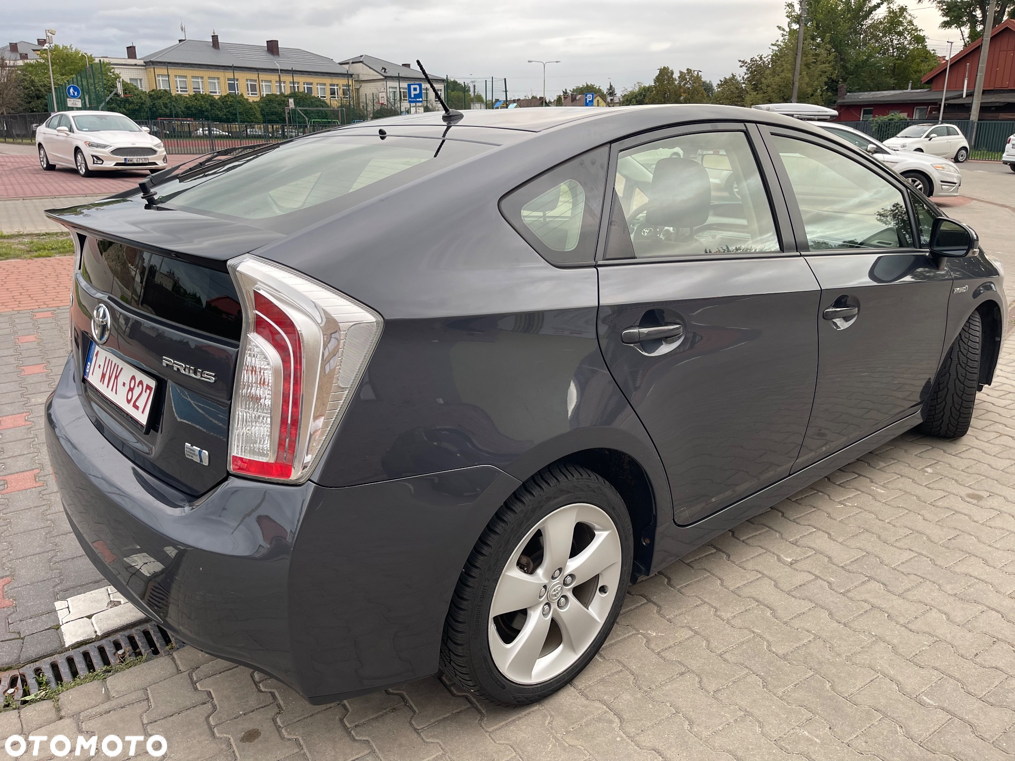Toyota Prius 1.8 HSD Premium - 8