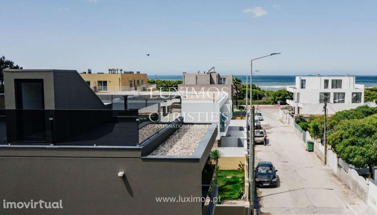Moradia V3+1 com jardim e vistas de mar na Madalena em Gaia - Grande imagem: 3/12