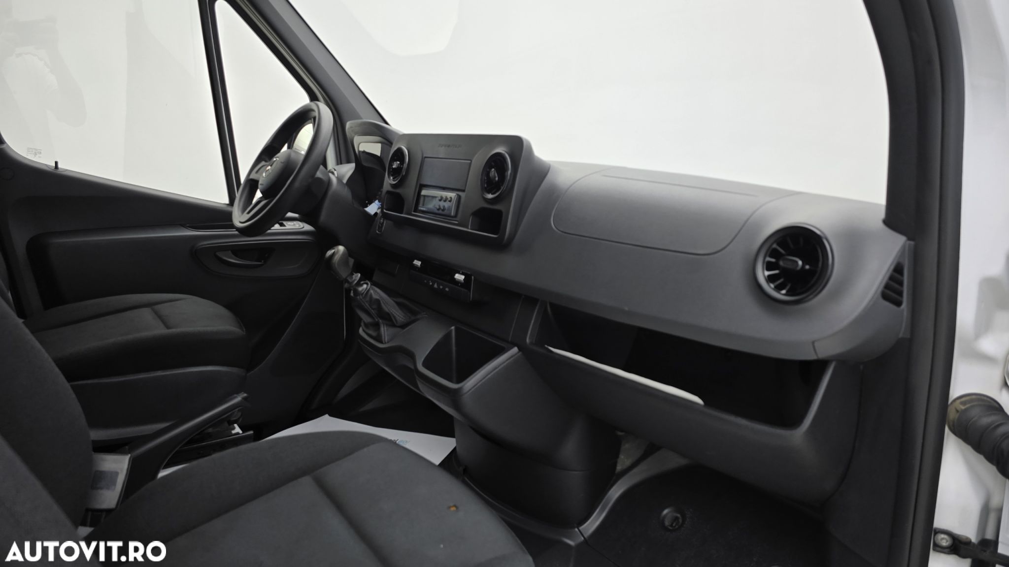 Mercedes-Benz Sprinter - 20