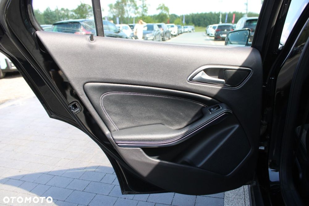Mercedes-Benz GLA - 24