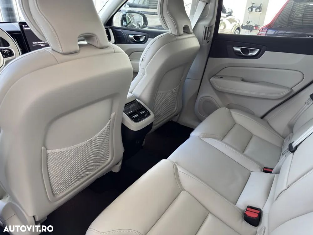 Volvo XC 60 B5 MHEV AT AWD Ultimate Dark - 12