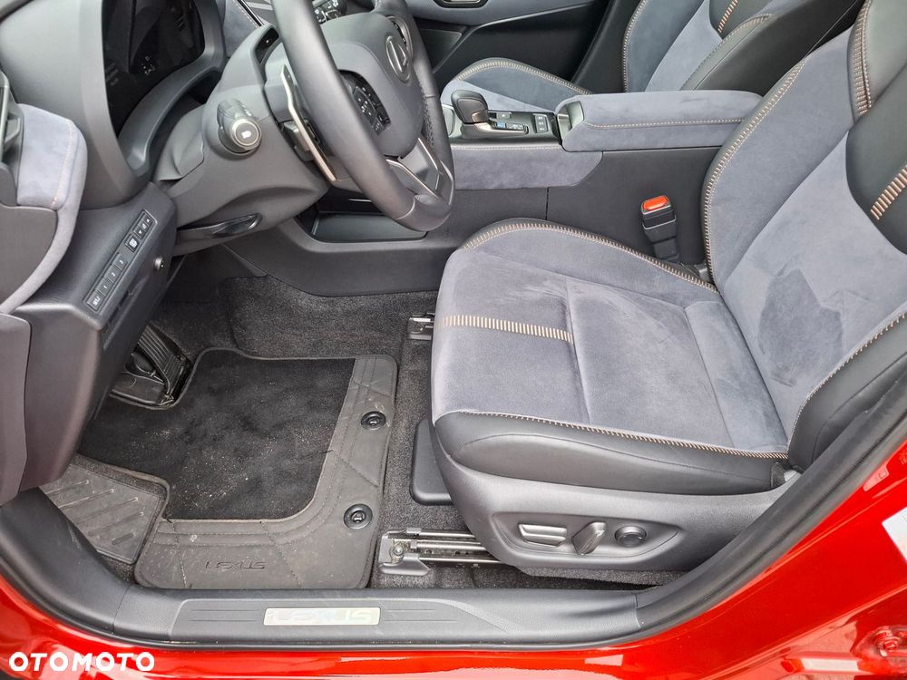 Lexus LBX 1.5 Hybrid Cool - 11