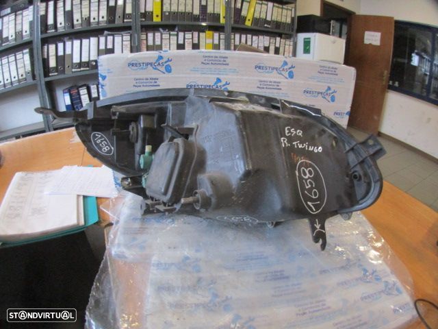 Farol Far1658 RENAULT TWINGO 2 FASE 1 2007 1.2I 75CV 3P CINZA ESQ H4 ORIGINAL HELLA Apoios Danificados - 3