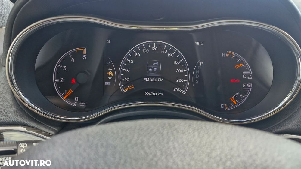 Jeep Grand Cherokee - 12