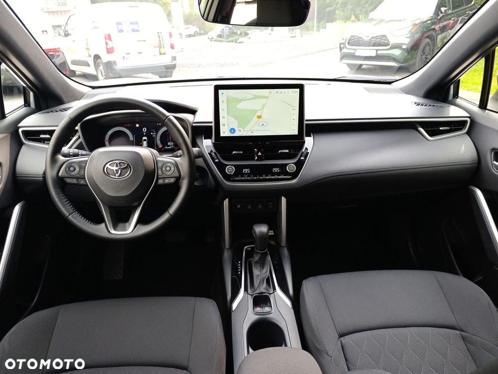 Toyota Corolla Cross - 12