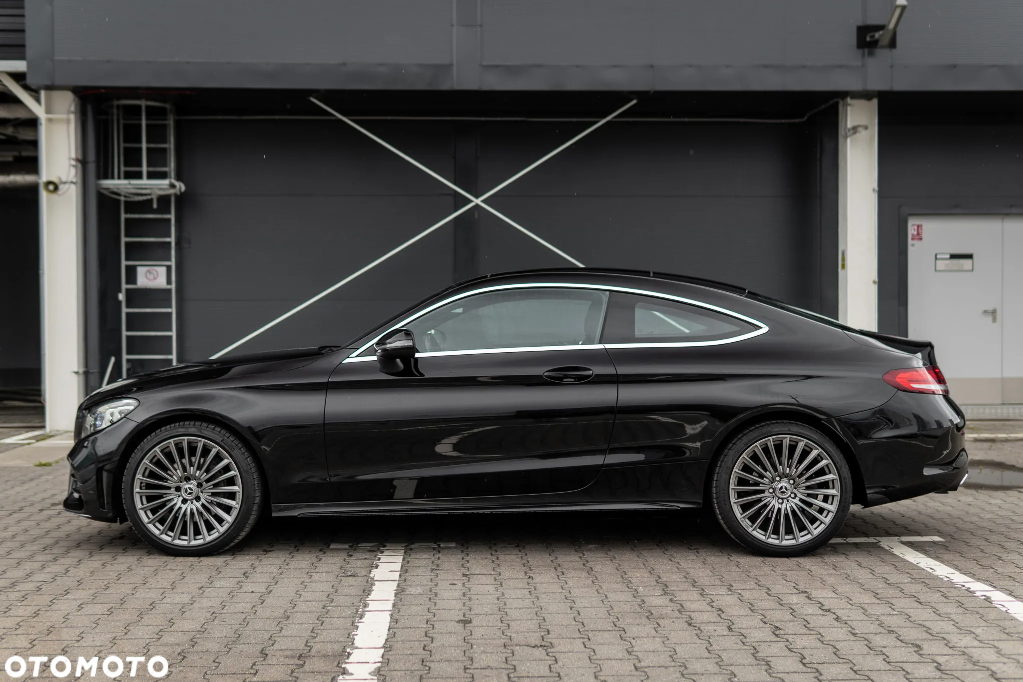 Mercedes-Benz Klasa C 220 d Coupe 4Matic 9G-TRONIC AMG Line - 6