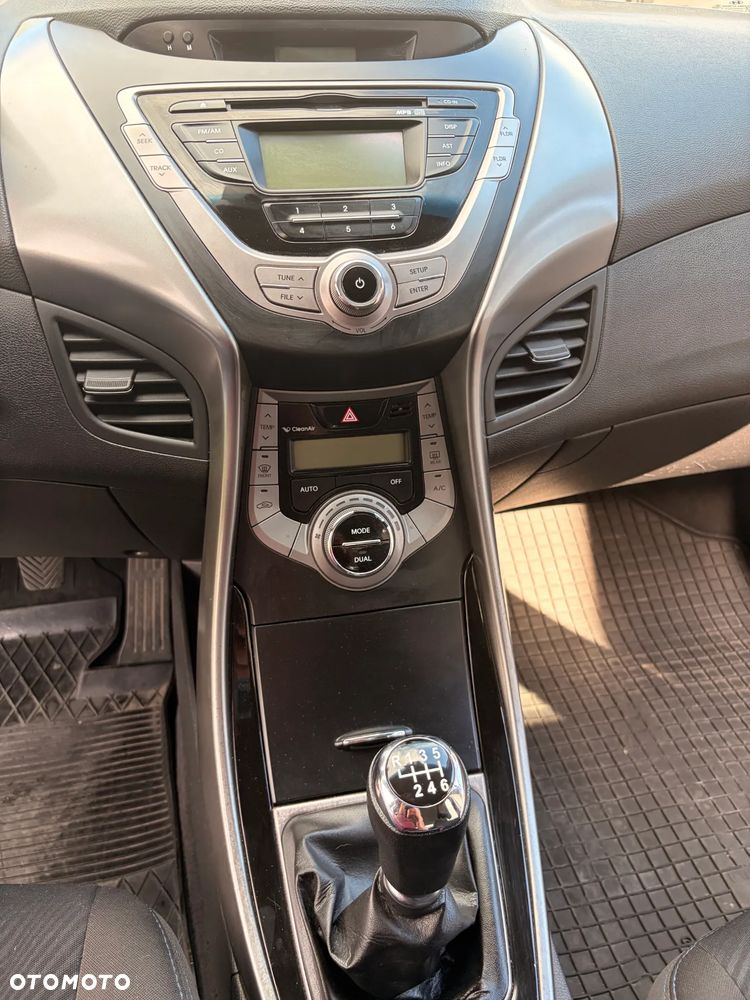 Hyundai Elantra 1.6 Style - 21