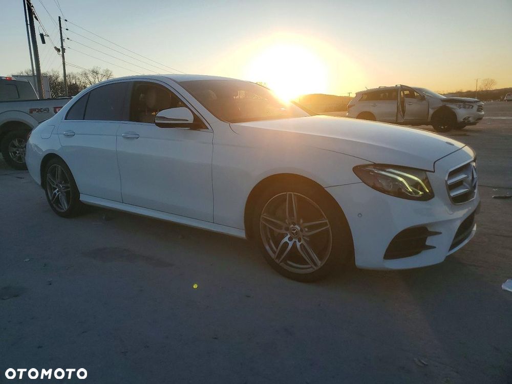 Mercedes-Benz Klasa E 300 9G-TRONIC Exclusive - 2