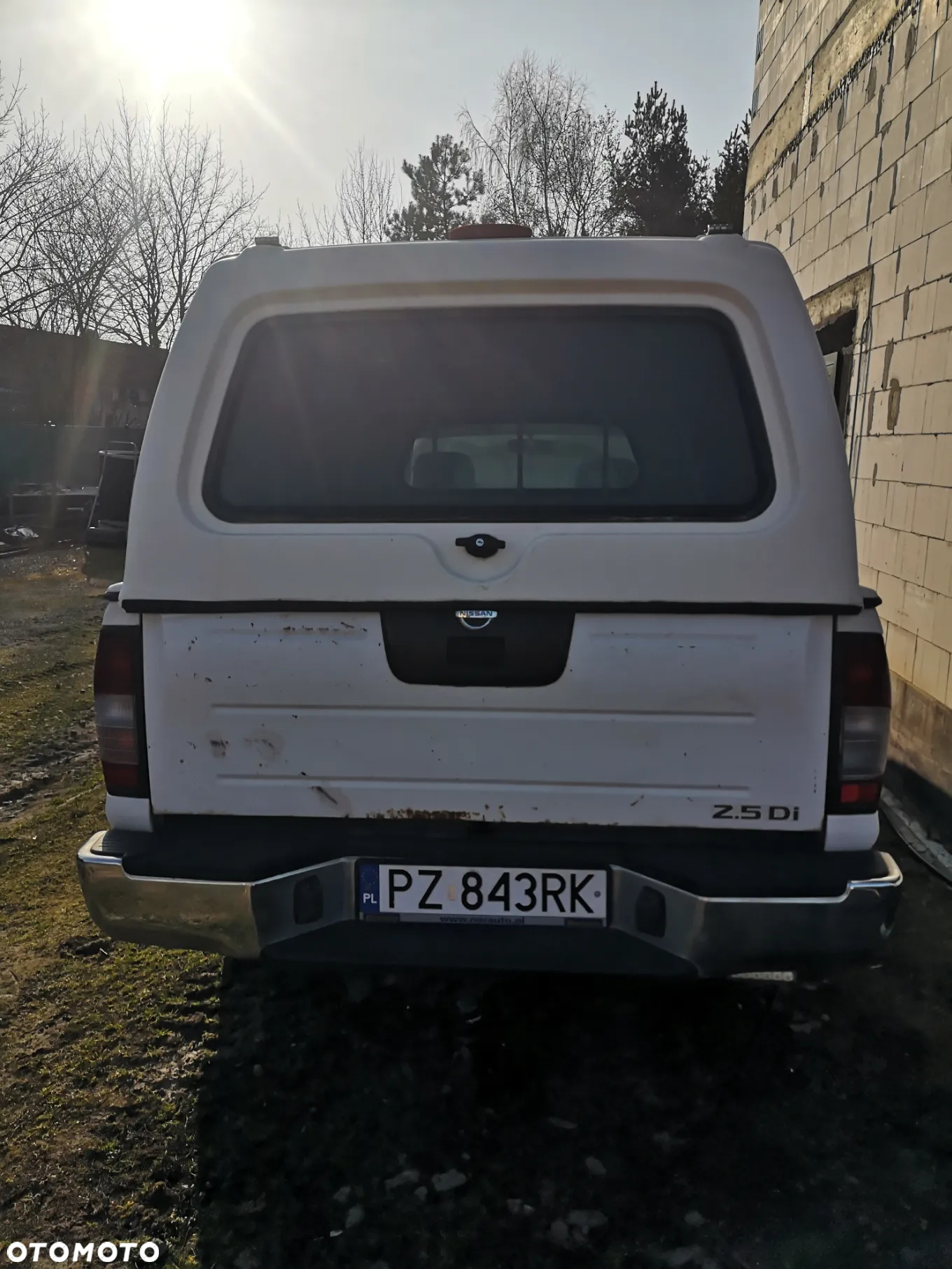 Nissan Pickup - 3