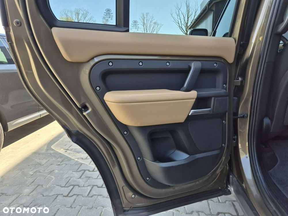Land Rover Defender 130 D350 X-Dynamic HSE - 25