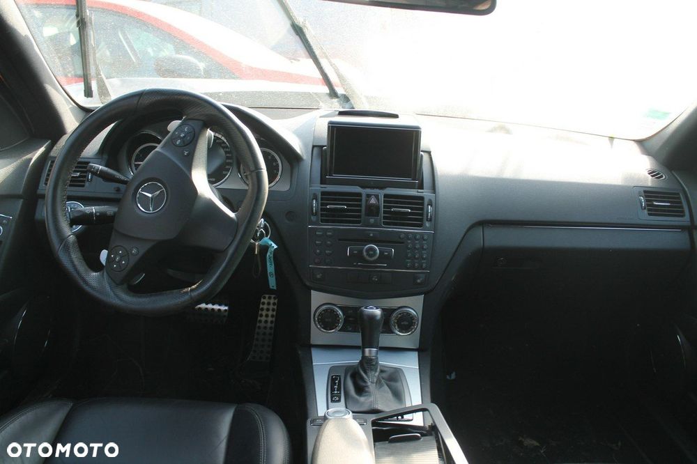 Mercedes-Benz Klasa C 63 AMG - 7