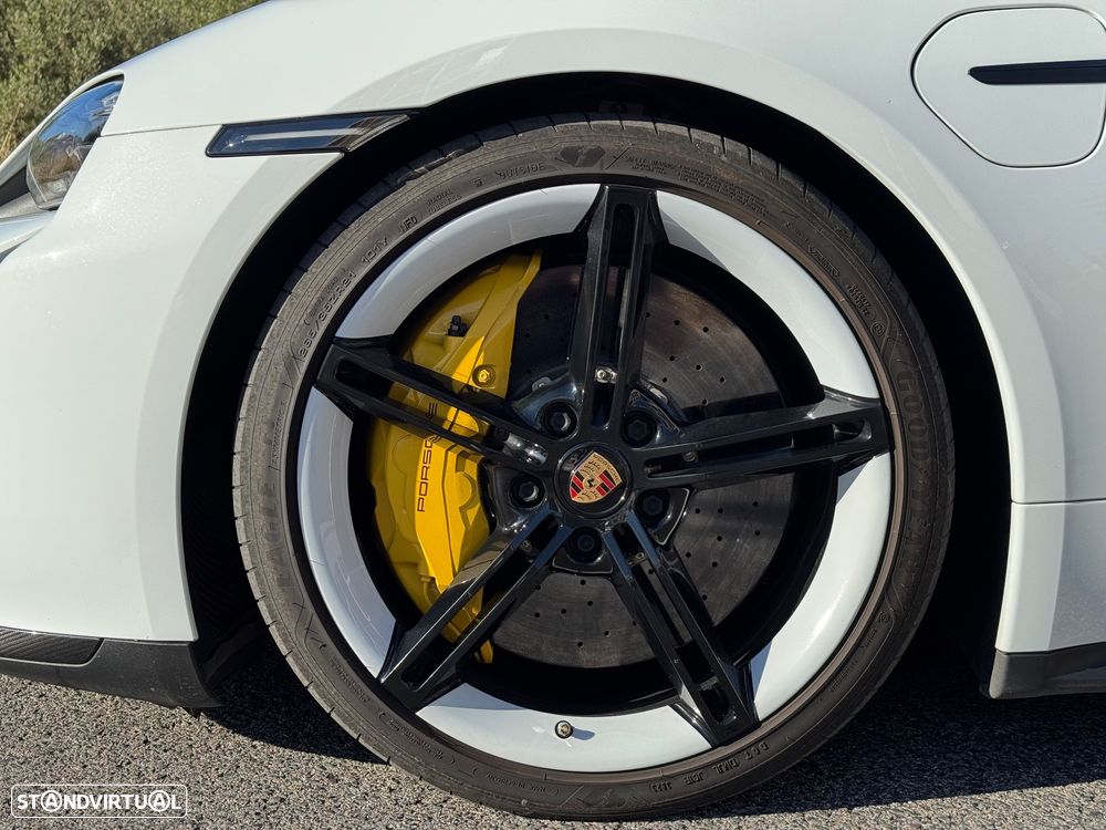 Porsche Taycan Turbo S - 12