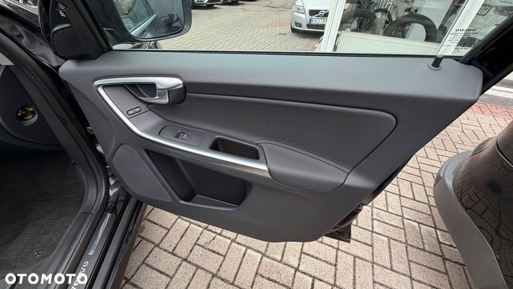 Volvo XC 60 D4 Momentum - 29