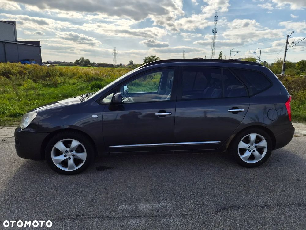 Kia Carens - 4