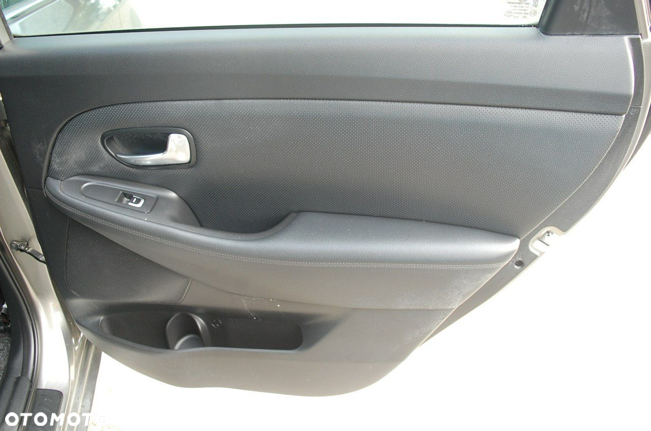 Kia Carens - 35