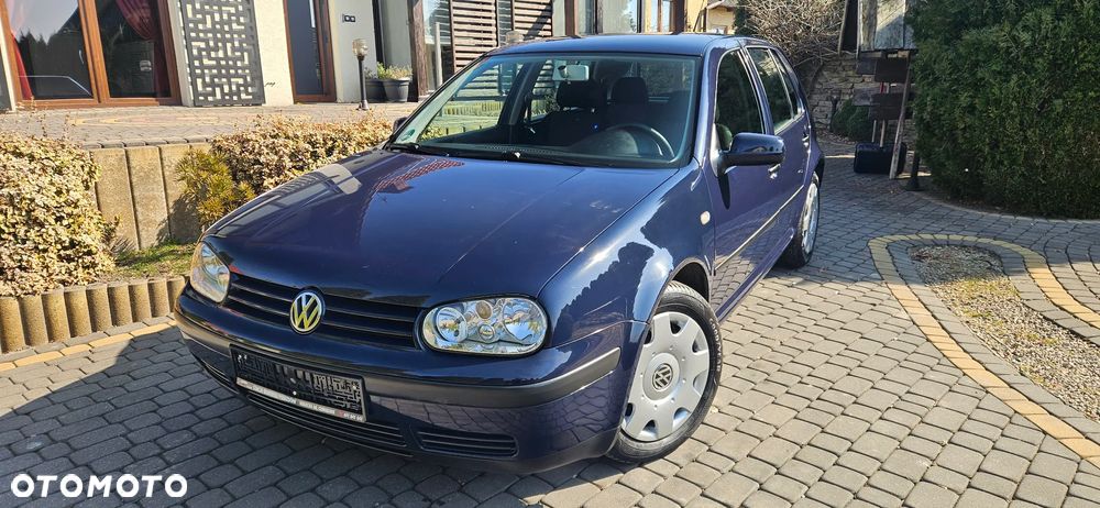 Volkswagen Golf - 1