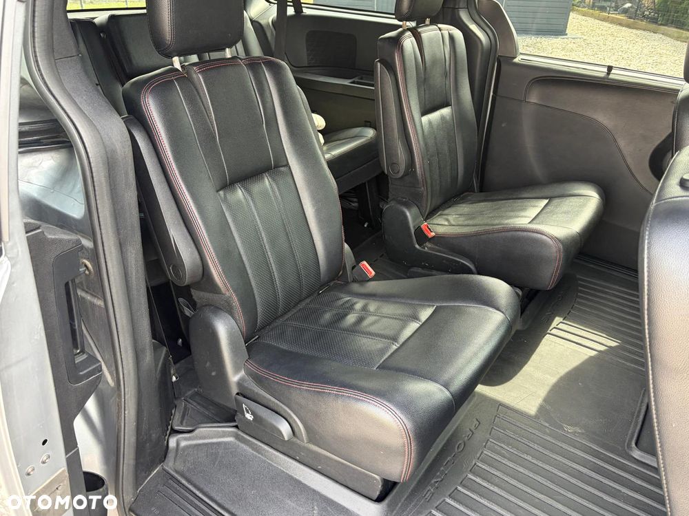 Dodge Grand Caravan - 10