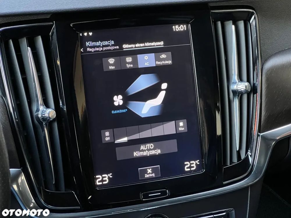 Volvo V90 Cross Country - 32