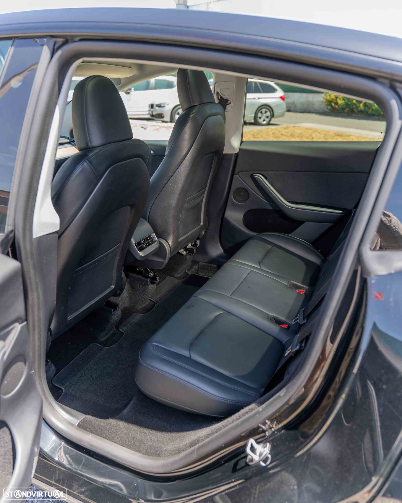 Tesla Model Y Performance Dual Motor AWD - 13
