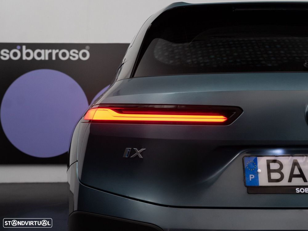 BMW iX xDrive 40 - 11