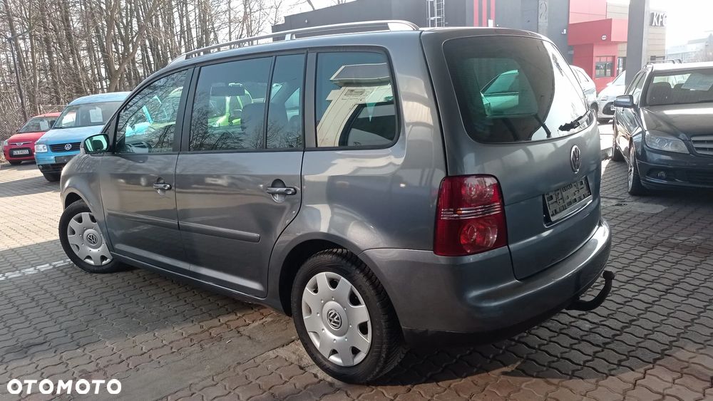 Volkswagen Touran 1.6 FSI Trendline - 19