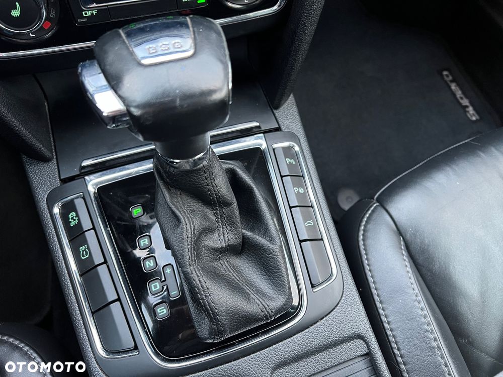 Skoda Superb 2.0 TDI DSG Elegance - 27