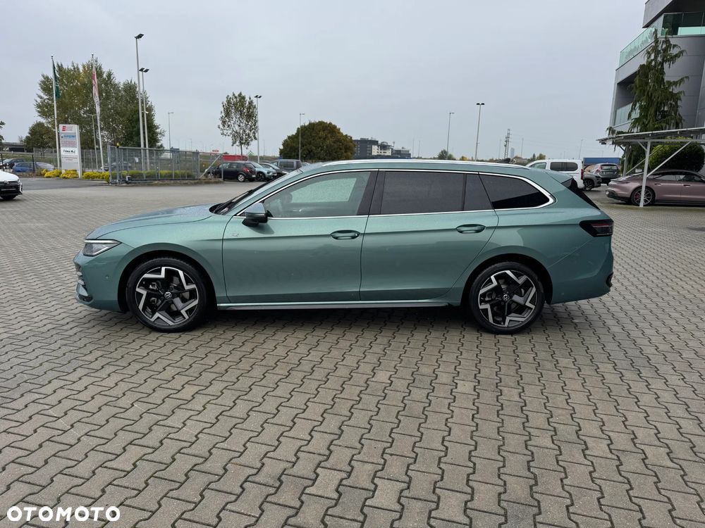 Volkswagen Passat Variant 2.0 TDI SCR DSG R-Line - 4