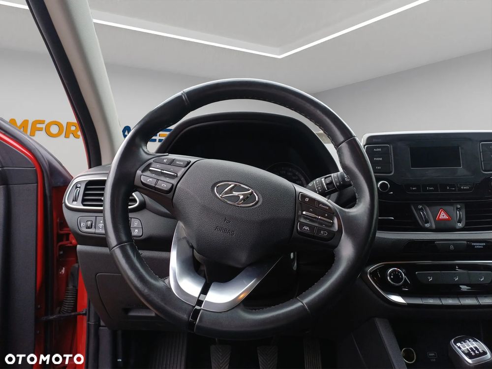 Hyundai i30 1.5 DPI Classic + - 10