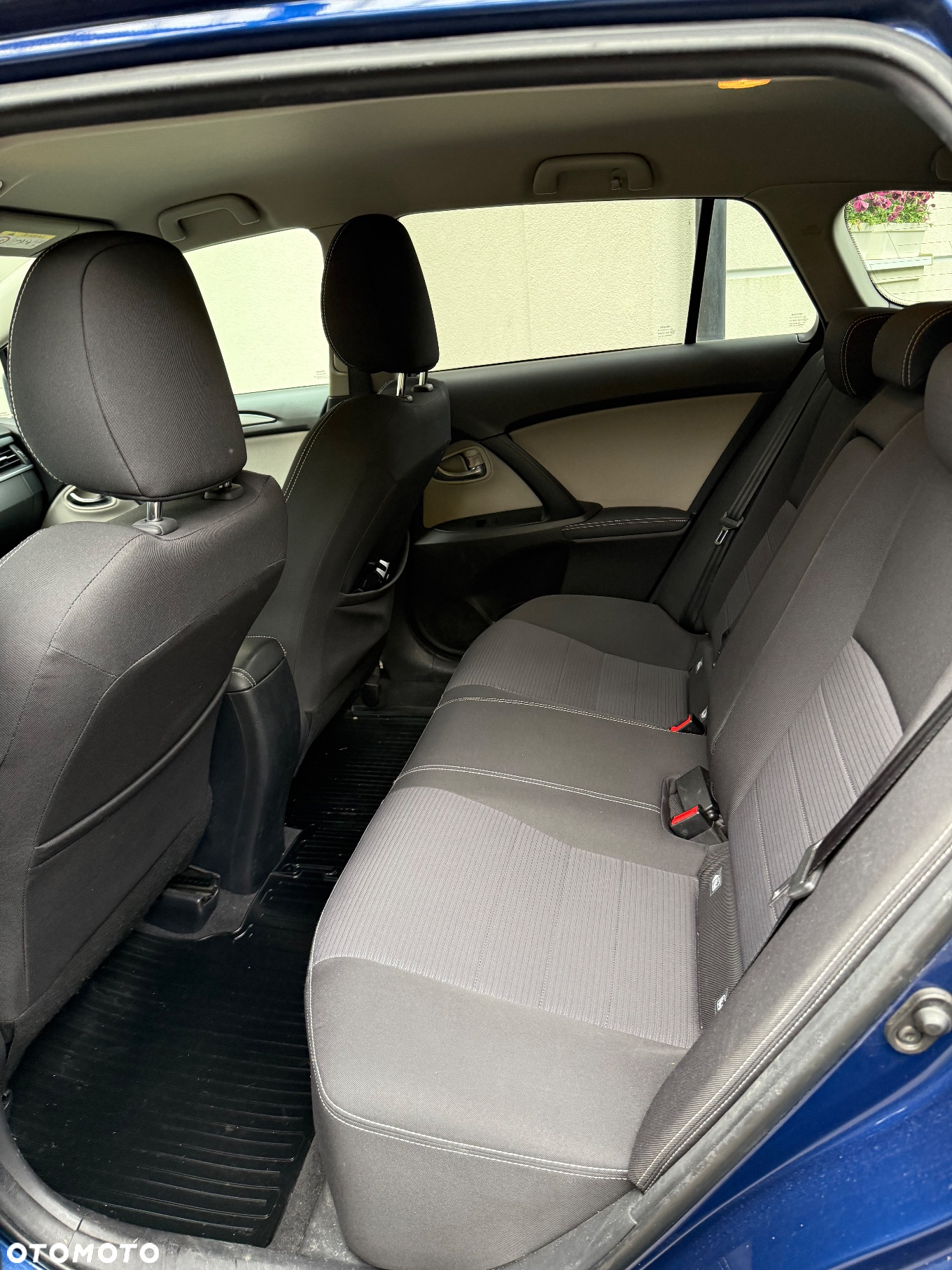 Toyota Avensis - 10