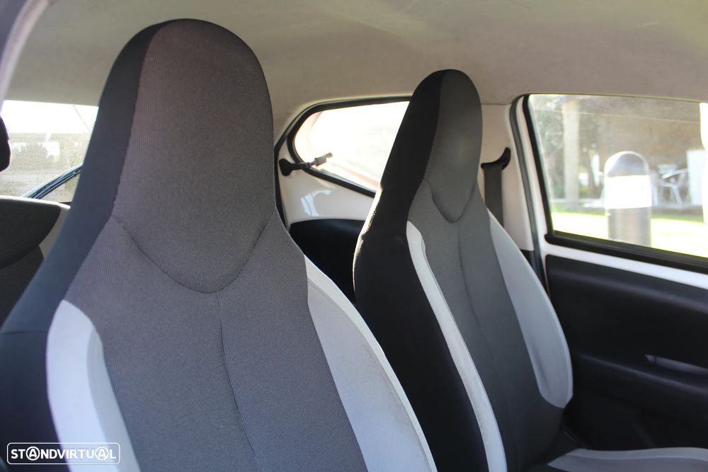 Toyota Aygo x-clusiv - 17