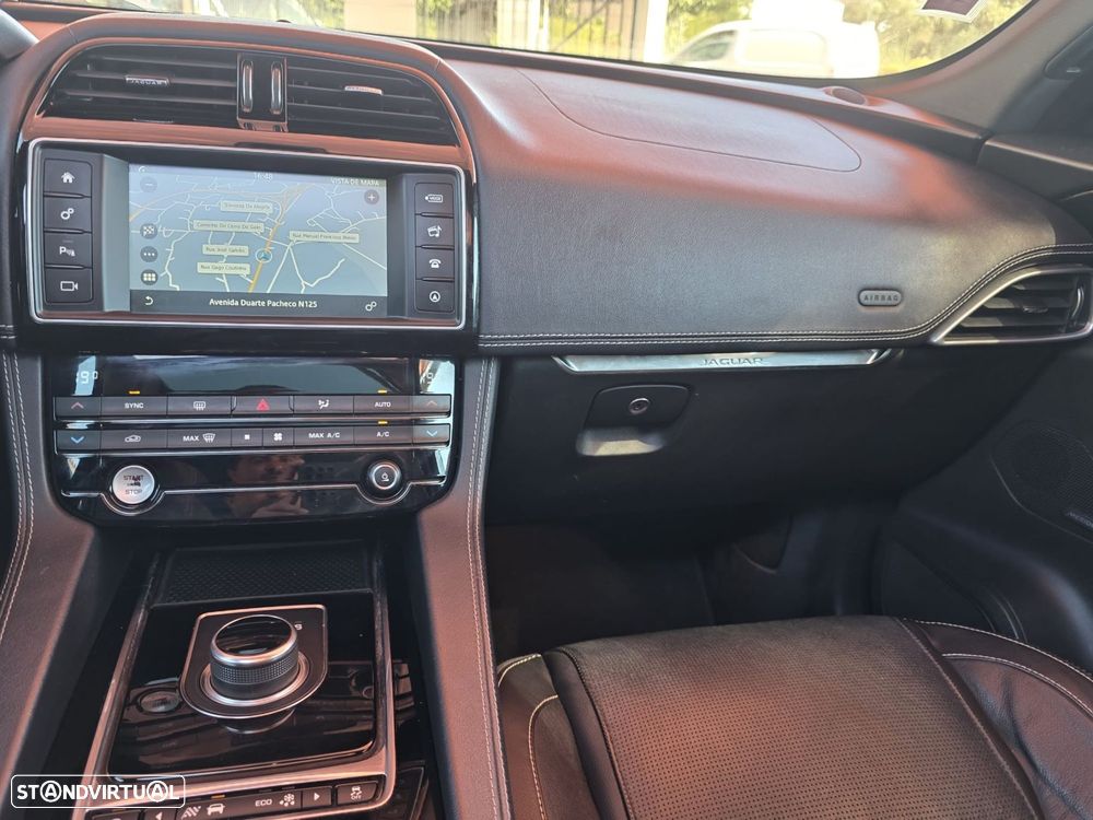 Jaguar F-Pace 2.0 i4D R-Sport AWD Aut. - 12