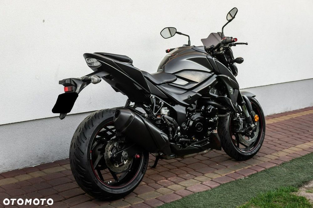 Suzuki GSX - 3