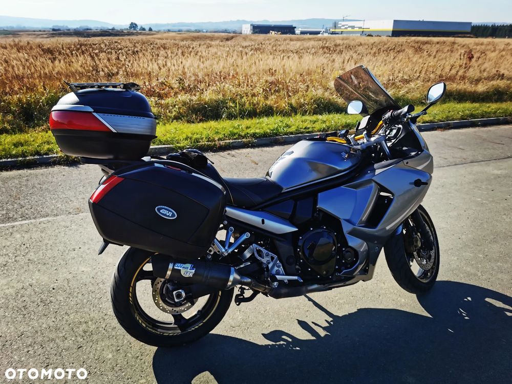 Suzuki GSX - 2