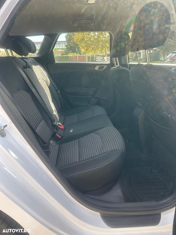 Kia Ceed - 12