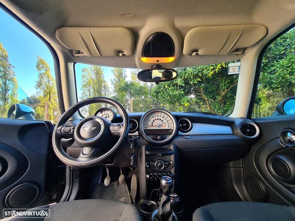 MINI 3 Portas One D - 12