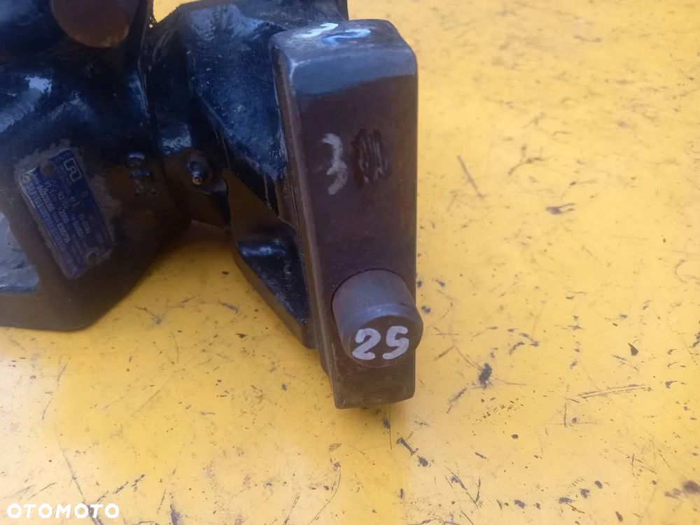 Zaczep automatyczny 330x32x25 John Deere - 4