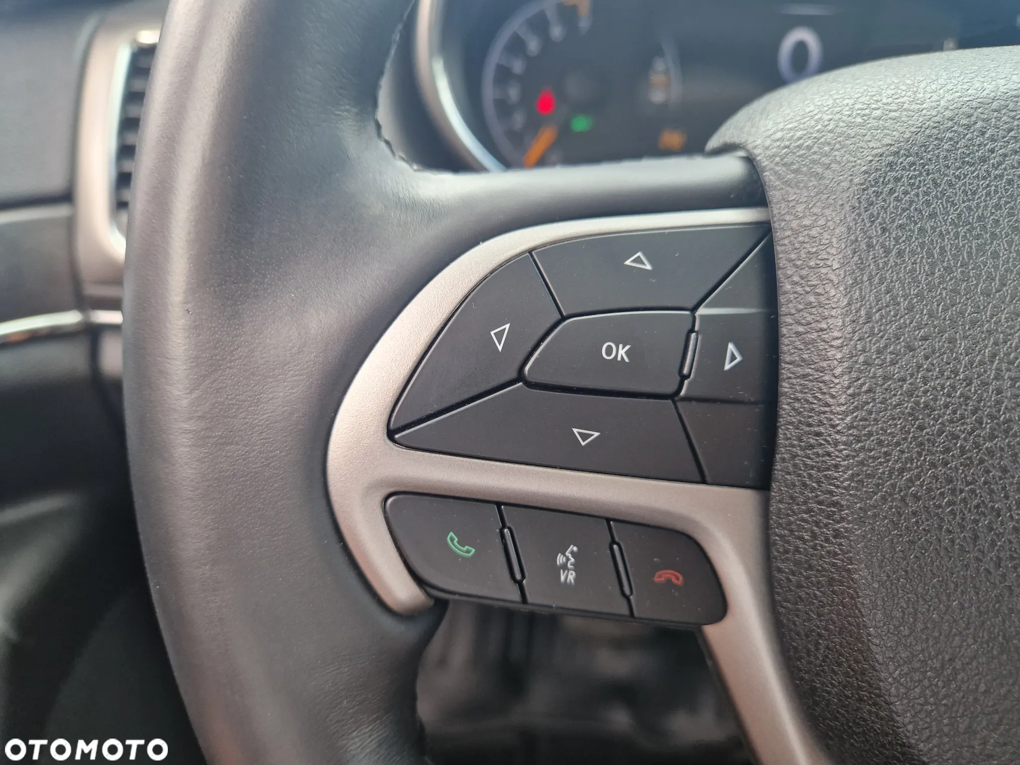 Jeep Grand Cherokee - 16