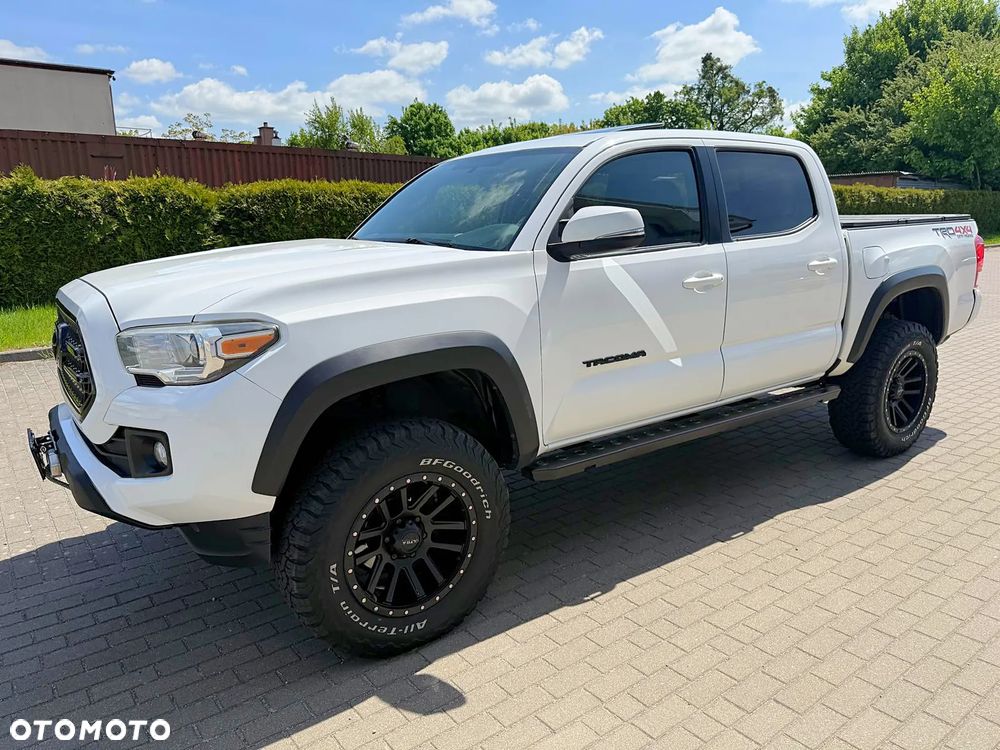 Toyota Tacoma - 1