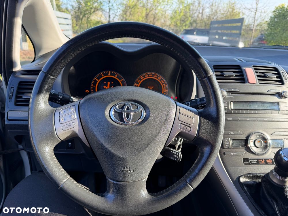 Toyota Auris 1.6 VVT-i Team - 10