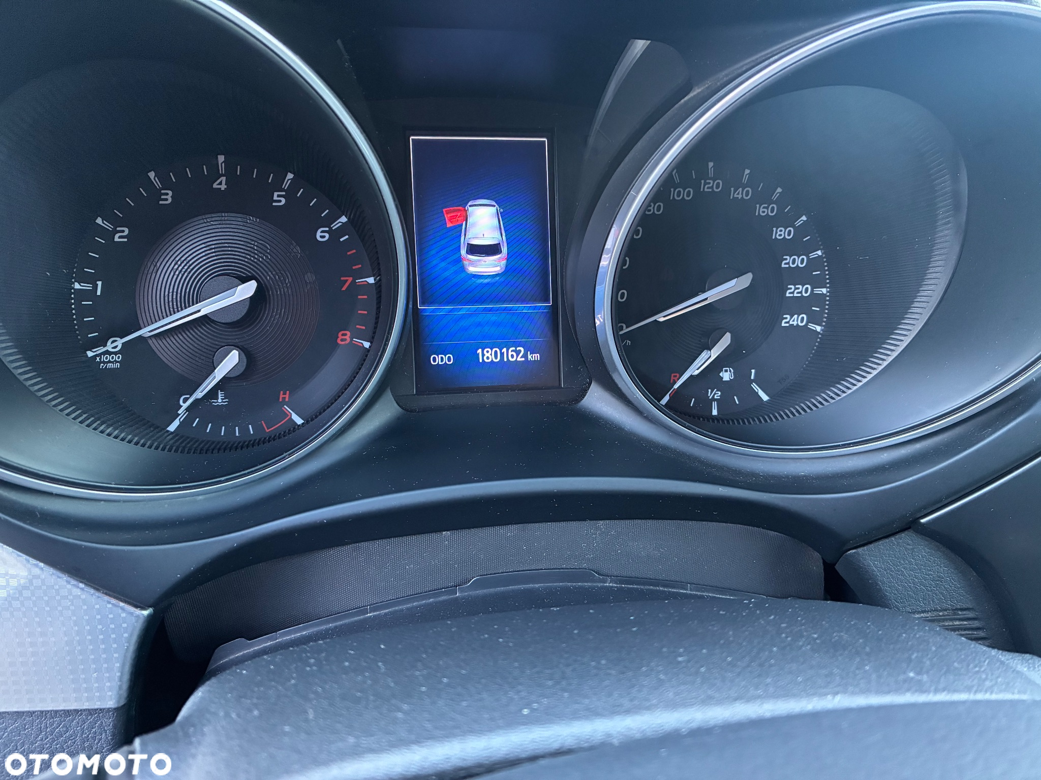 Toyota Avensis 1.8 Premium - 8